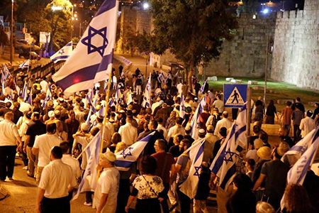 Thousands at Annual Tisha B'Av Image 06